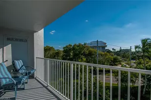 1300 Gulf Shore Blvd N, Naples, FL 34102 - Photo 4