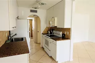3250 10th St N, Naples, FL 34103 - Photo 8
