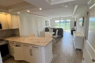 37 High Point Cir E, Naples, FL 34103 - Photo 2