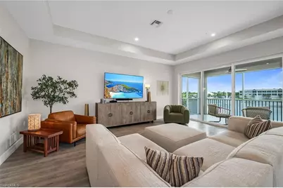 233 Indies Dr E #201, Naples, FL 34114 - Photo 6