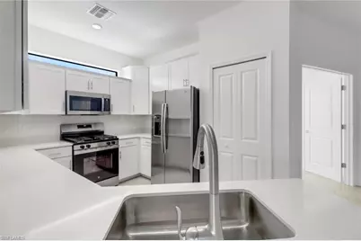 19592 Hinkley Dr, Estero, FL 33928 - Photo 6