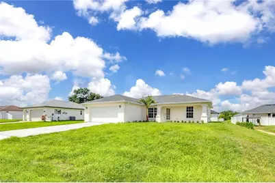 915 NE 10th Ln, Cape Coral, FL 33909 - Photo 4