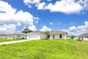 915 NE 10th Ln, Cape Coral, FL 33909 - Photo 4