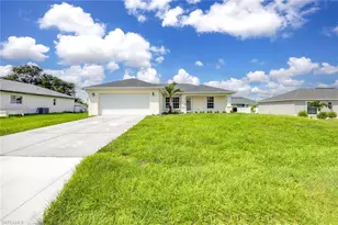 915 NE 10th Ln, Cape Coral, FL 33909 - Photo 2