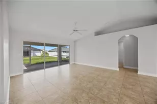 915 NE 10th Ln, Cape Coral, FL 33909 - Photo 6