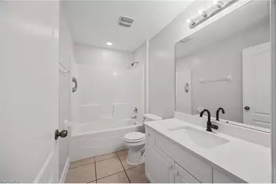 915 NE 10th Ln, Cape Coral, FL 33909 - Photo 16