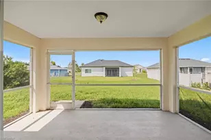 915 NE 10th Ln, Cape Coral, FL 33909 - Photo 20