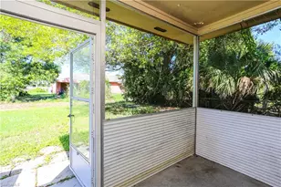 1095 San Remo Ave, Naples, FL 34104 - Photo 12