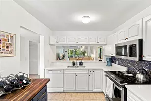 3001 Sandpiper Bay Cir, Naples, FL 34112 - Photo 6