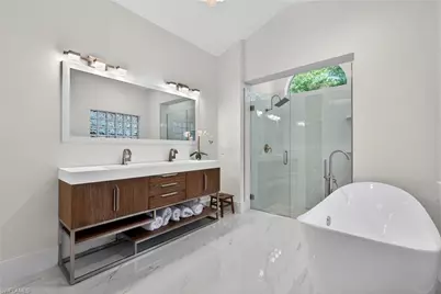 7657 Ponte Verde Way, Naples, FL 34109 - Photo 14