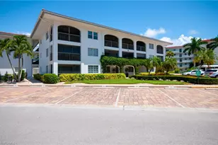 5 High Point Cir W, Naples, FL 34103 - Photo 2