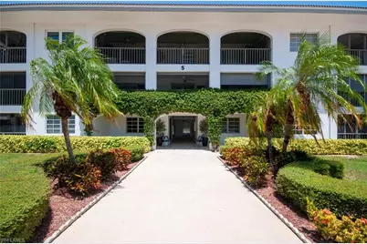 5 High Point Cir W #104, Naples, FL 34103 - Photo 4