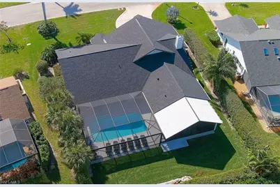 2307 Queens Way, Naples, FL 34112 - Photo 4