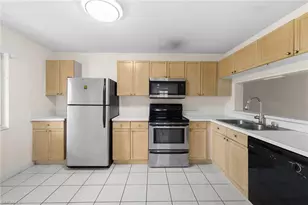 7725 Jewel Ln, Naples, FL 34109 - Photo 4