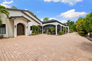 4860 Sycamore Dr, Naples, FL 34119 - Photo 32