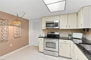 11030 Gulf Shore Dr, Naples, FL 34108 - Photo 22