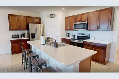 513 Nelson Rd N, Cape Coral, FL 33993 - Photo 6