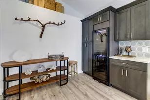 1059 Jardin Dr, Naples, FL 34104 - Photo 4