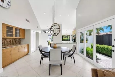 529 Bay Villas Ln, Naples, FL 34108 - Photo 6