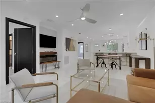 620 Luisa Ct, Naples, FL 34104 - Photo 2