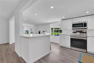 2048 Holiday Ln, Naples, FL 34104 - Photo 10