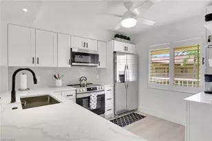 1025 Foxfire Ln, Naples, FL 34104 - Photo 6