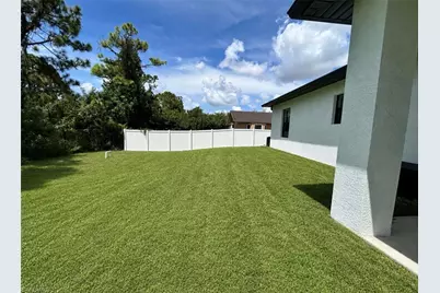 766 Chemstrand St E, Lehigh Acres, FL 33974 - Photo 18