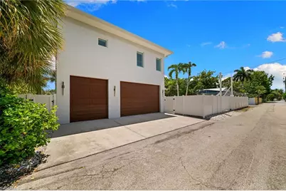 665 10th St N, Naples, FL 34102 - Photo 44