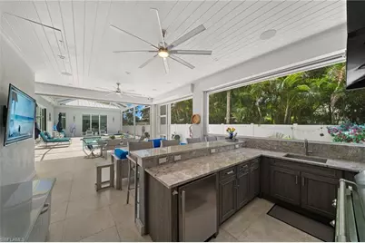 665 10th St N, Naples, FL 34102 - Photo 32
