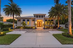 665 10th St N, Naples, FL 34102 - Photo 2