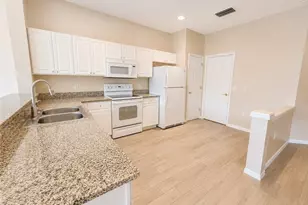 912 Hampton Cir, Naples, FL 34105 - Photo 16
