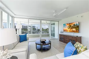25 Bluebill Ave, Naples, FL 34108 - Photo 6