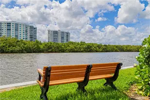 25 Bluebill Ave, Naples, FL 34108 - Photo 4