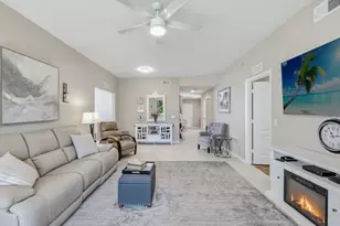 3445 Grand Cypress Dr, Naples, FL 34119 - Photo 4