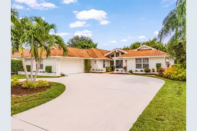 2472 Pine Woods Cir #17, Naples, FL 34105 - Photo 2