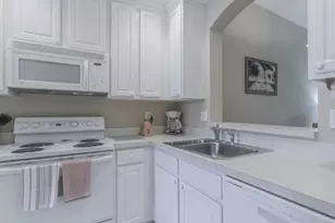 7820 Sandpine Ct, Naples, FL 34104 - Photo 4