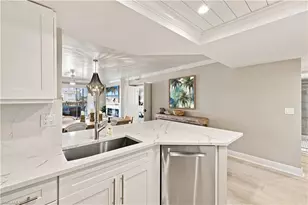 9103 Vanderbilt Dr, Naples, FL 34108 - Photo 6