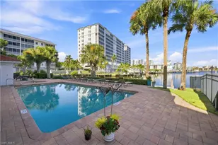 9103 Vanderbilt Dr, Naples, FL 34108 - Photo 28