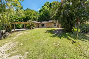 4980 Coral Wood Dr, Naples, FL 34119 - Photo 4