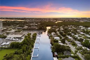 2160 Holiday Ln, Naples, FL 34104 - Photo 28