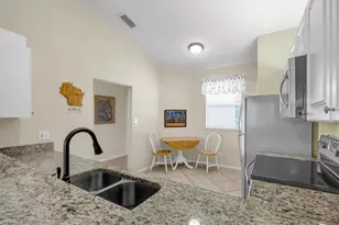 250 Robin Hood Cir, Naples, FL 34104 - Photo 16