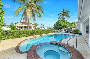 1250 Tuna Ct, Naples, FL 34102 - Photo 26