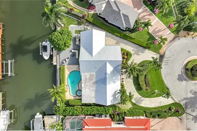 1250 Tuna Ct, Naples, FL 34102 - Photo 4