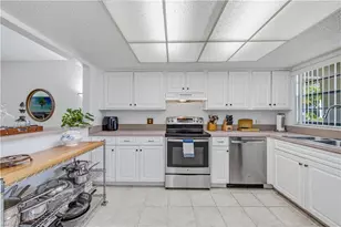 151 Cypress Way E, Naples, FL 34110 - Photo 10