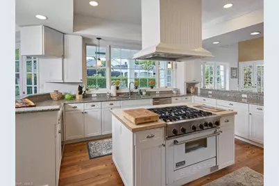 2750 Treasure Ln, Naples, FL 34102 - Photo 10