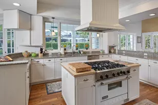 2750 Treasure Ln, Naples, FL 34102 - Photo 10