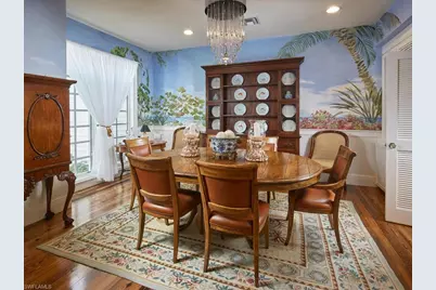 2750 Treasure Ln, Naples, FL 34102 - Photo 6
