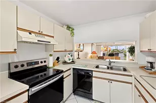 10686 Gulf Shore Dr, Naples, FL 34108 - Photo 6