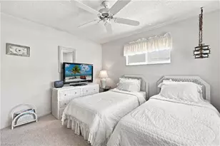 10686 Gulf Shore Dr, Naples, FL 34108 - Photo 14