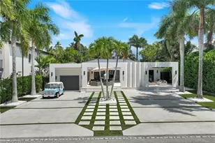 1095 Sandpiper St, Naples, FL 34102 - Photo 2